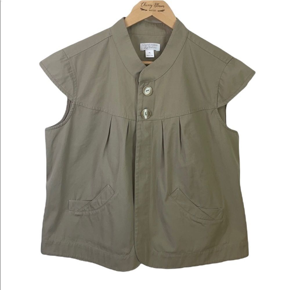 Christopher & Banks cap sleeve vest w buttons XL